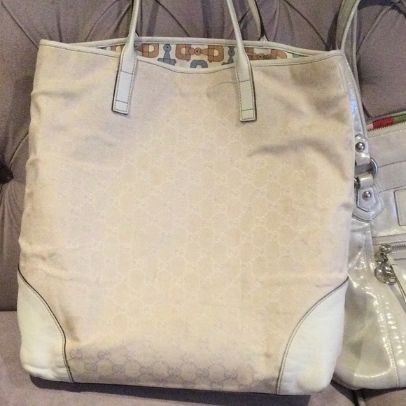 Gucci Handbags - Gucci tote in white beige